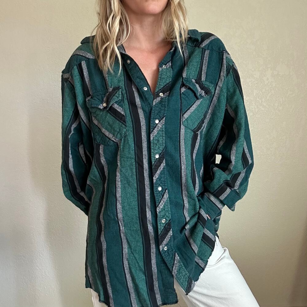 Vintage Wrangler Pearl Snap Button Down Shirt